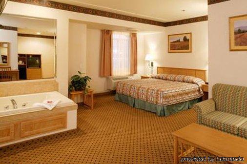The Inn At Rolling Hills Casino & Resort Corning Room photo